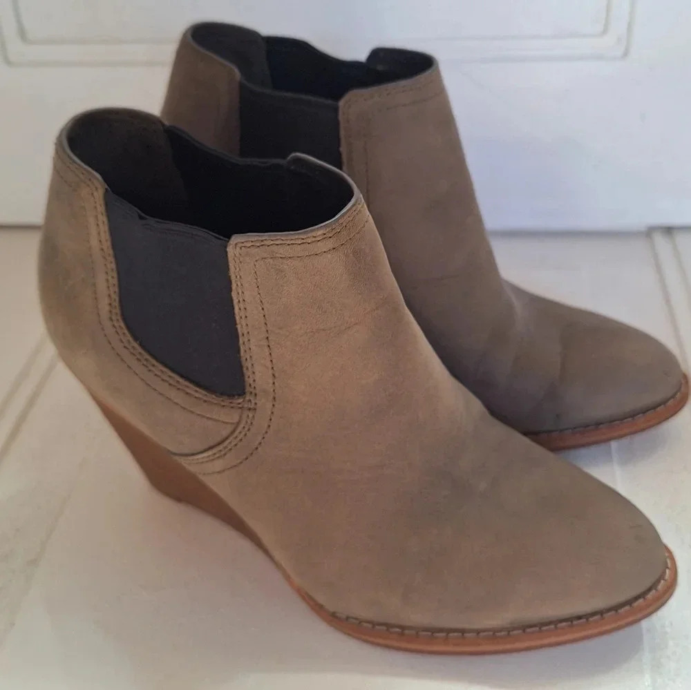 Cole Haan Womens Ankle Boot Bootie Brown Tanned Nubuck Wedge Heel Size 6